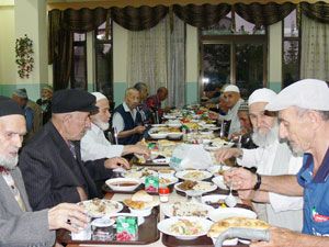 Baro Huzurevi sakinleriyle iftarda buluştu