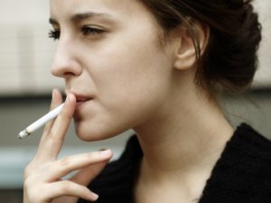 Nikotin kadın ve erkek beynini farklı etkiliyor