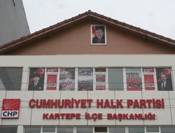 Başbakan'ın posterini asan kişi AK Parti'den istifa etii