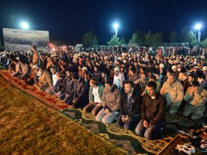 Çanakkale'de duygulandıran sabah namazı