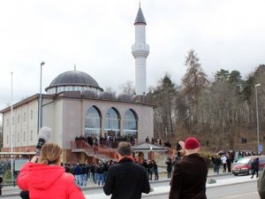 Avrupa'da ilk kez minareden ezan okundu