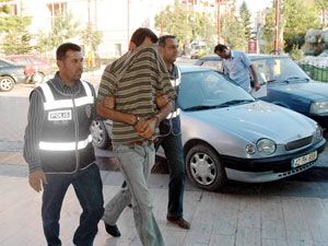 Zehir tacirlerine darbe 22 kilo esrar ele geçirildi