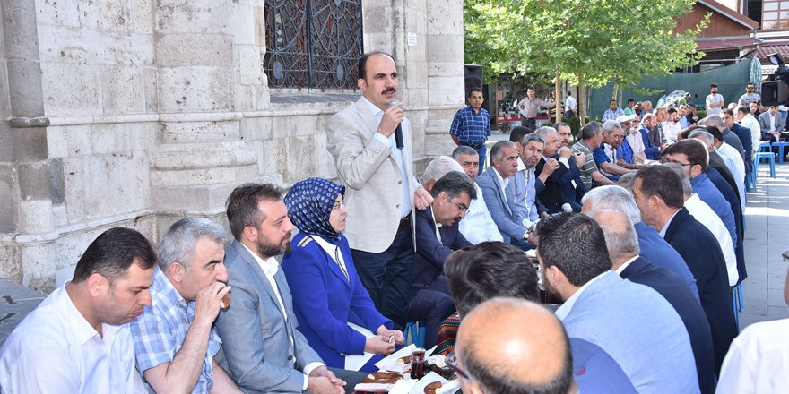 Başkan Altay Bedesten esnafi ile buluştu