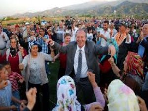 CHP'li İnce göbek attı
