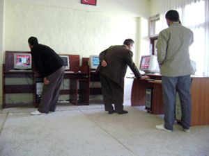 Akkisenin okuma salonu kitap desteği bekliyor