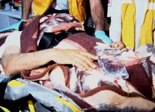 Annesi için babasını bıçakladı