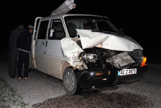 Kamyonet at arabasına çarptı: 3 yaralı