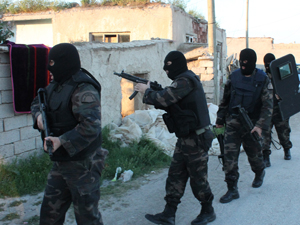 Sokak satıcılarına özel harekatlı baskın