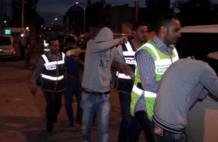Hırsızlık olayına karışan 8 kişi yakalandı!