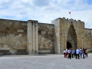 Selçuklu kervansarayları 'gönüllüleri' bekliyor