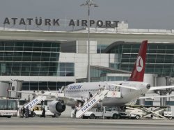 Güvenlik elemanı havalimanında 4 çuval para çaldı