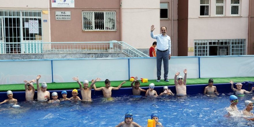 Konya’da yüzmeyen çocuk kalmasın projesi hayata geçti