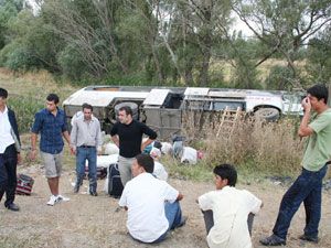 Yolcu otobüs dereye devrildi: 9 yaralı