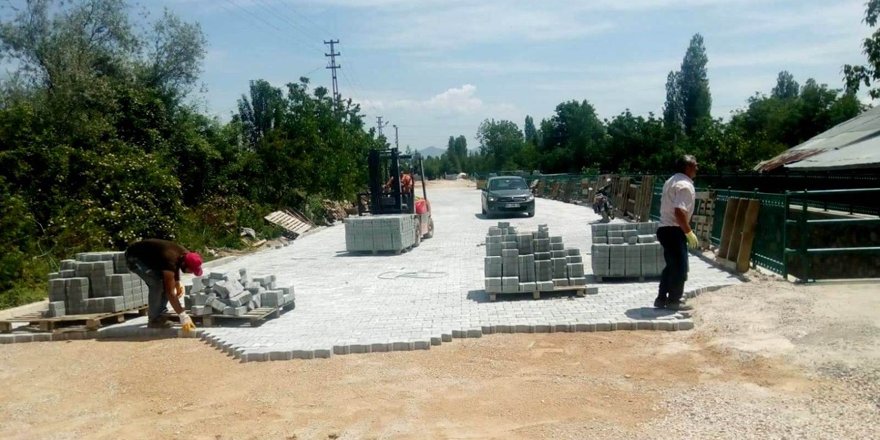 Seydişehir'de parke taşı döşeme çalışmaları