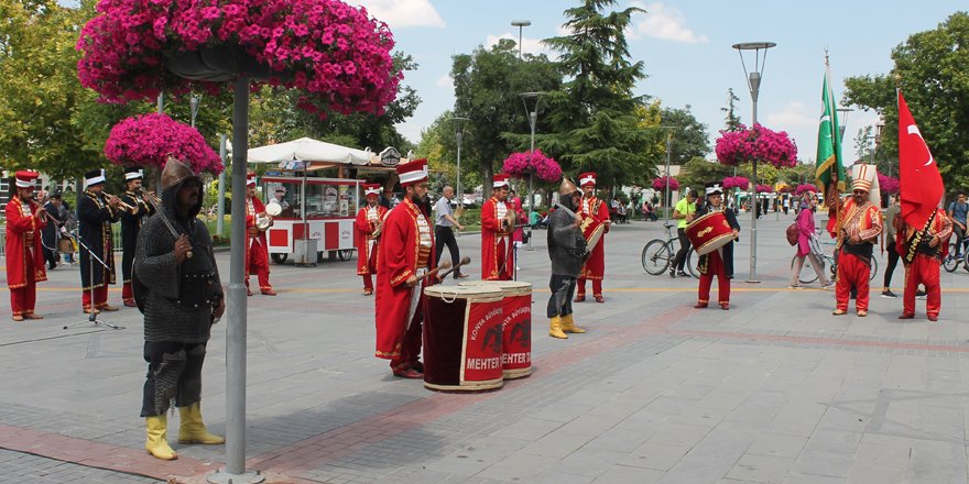 Mehteran gösterileri büyük ilgi görüyor