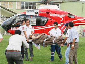 Ambulans helikopterle hastaneye kaldırıldı