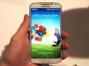Samsung'un çevrimiçi simülatörü ile Galaxy S4 test sürüşü yapın