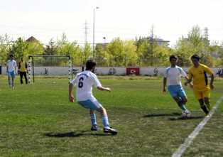 SÜ'de geleneksel spor şenlikleri başladı