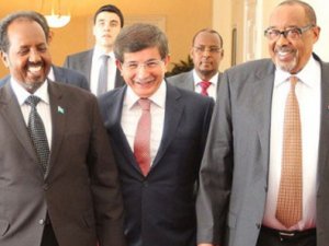 Davutoğlu Londra'da Somali için çağrı yaptı