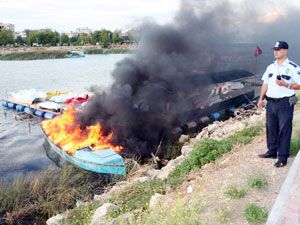 Balıkçı teknesi alev alev yandı