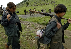 PKK'lılar ağır silahları gömüyor