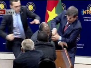 Burkina Faso bakanı canlı yayında bayıldı