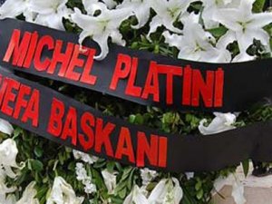 'Şampiyon Başkan'a Platini'den çelenk