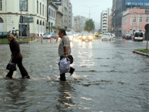 İzmir sular altında kaldı!