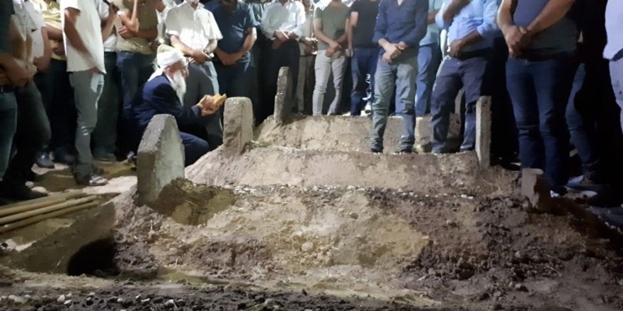 Boğulan 4 kadın yan yana gömüldü