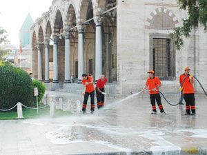 Kadir Gecesi öncesi Mevlana çevresi temizlendi