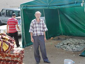 Deprem korkusu çadır kurdurdu