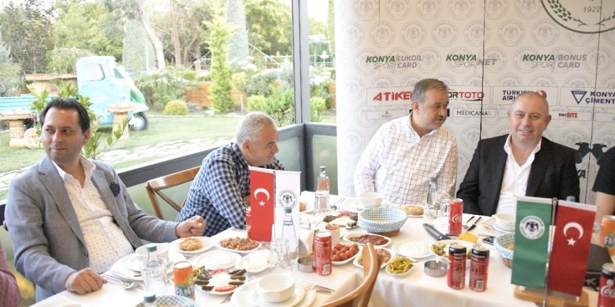 Atiker Konyaspor’da moral ve motivasyon yemeği