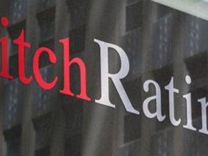 Şaka gibi, Fitch Yunanistan'ın notunu artırdı