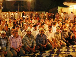 Bin aydan daha hayırlı gece