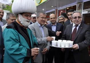 Nasreddin Hoca ayran dağıttı