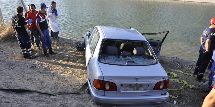 Otomobil sulama kanalına uçtu, yaşlı çift hayatını kaybetti