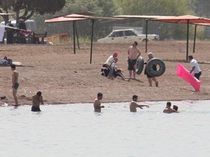 Beyşehir Gölü'nde yüzme keyfi