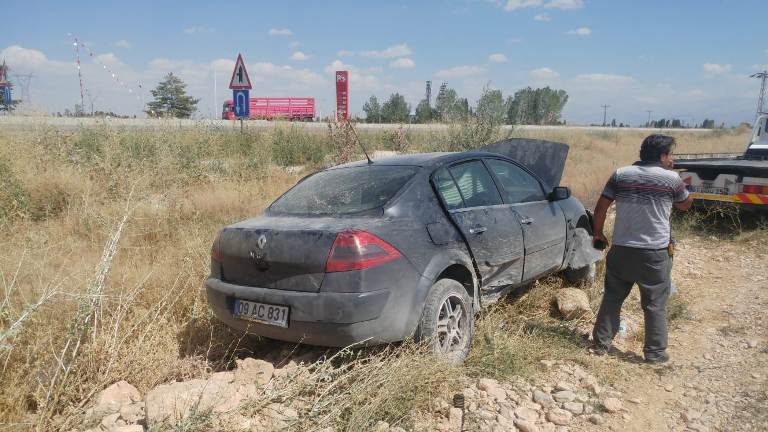 Otomobil şarampole devrildi: 8 yaralı