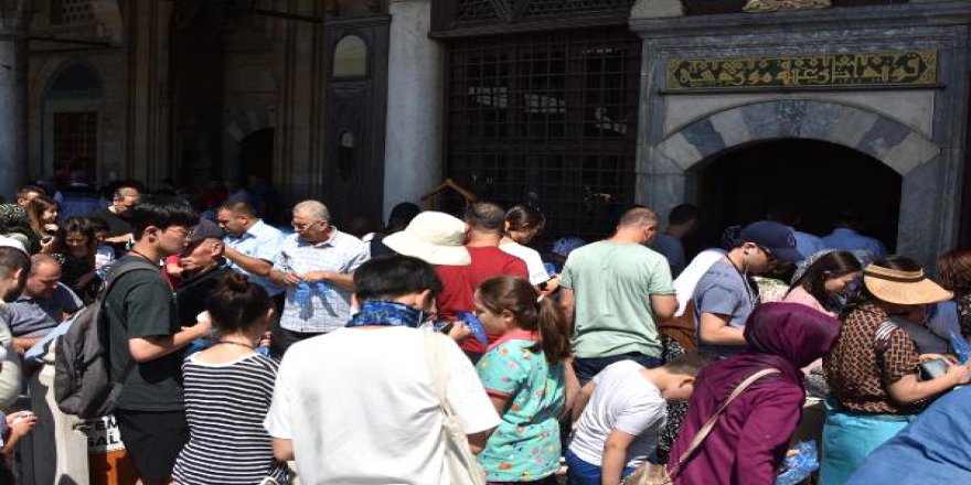 Mevlana Müzesi'nde Bayram Yoğunluğu