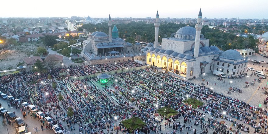 Binlerce çocuk Mevlana Meydanı’nda buluştu