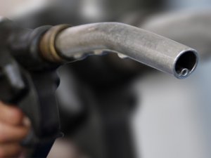 Benzine 10 kuruş zam geldi