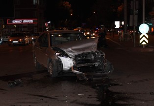 Ambulansla otomobil çarpıştı: 5 yaralı