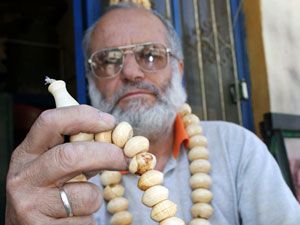 Dev Mevlana tespihlerine yabancı turist ilgisi