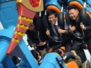 Kim'in askerleri lunaparkta eğlendi