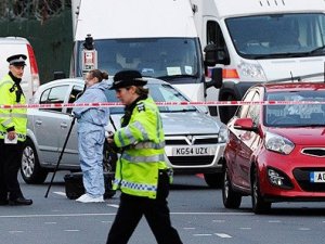 Londra'da iki camiye saldırı