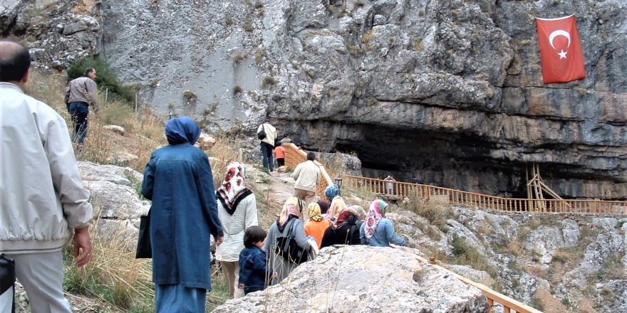 Tınaztepe Mağarası'na turist akını