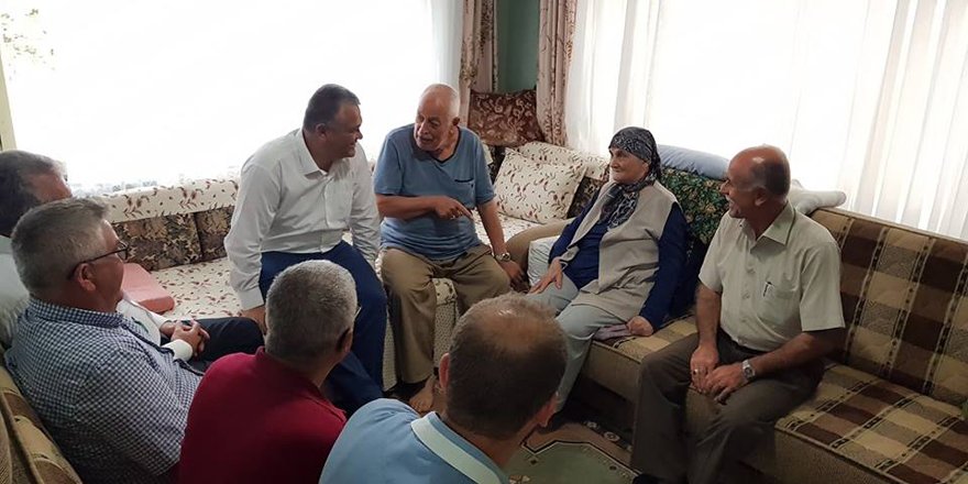 Başkan Karahan'dan "çat kapı" ziyaretleri