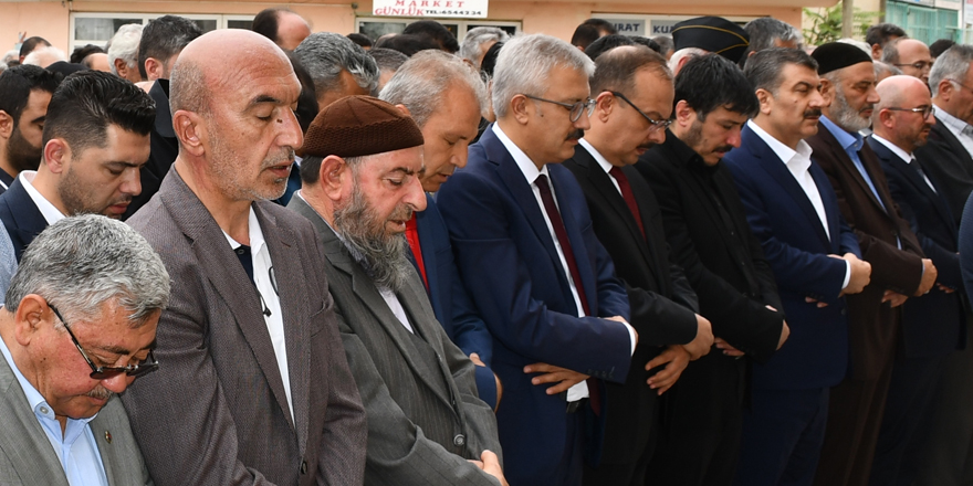 Sağlık Bakanı Koca, Konya'da cenaze törenine katıldı