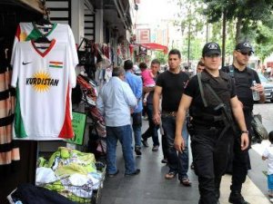 Kürdistan’ tişörtleri satışta