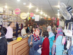 Okul alışverişi son güne bırakıldı